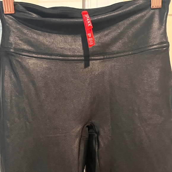 SPANX Women’s Faux Leather Leggings- Black/ Size X-Small Petite - Picture 3 of 5